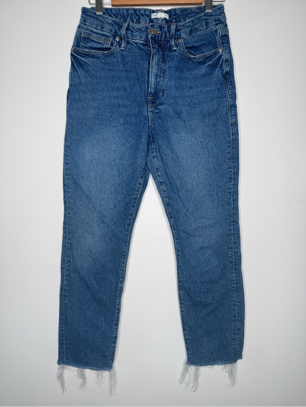 NWOT Good American Relaxed Blue Denim Jeans with Frayed Hem Sz 6/28